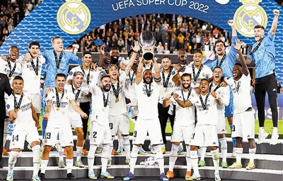 球迷不再只 球迷不再只