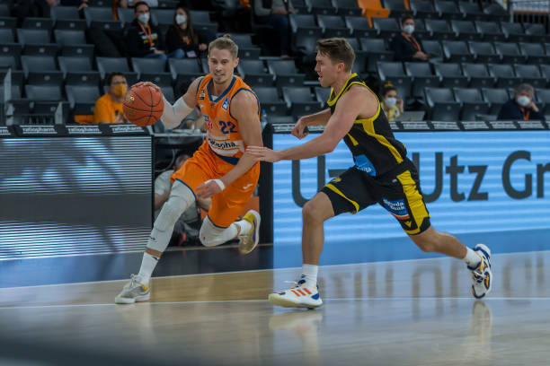 跌宕起伏的 跌宕起伏的